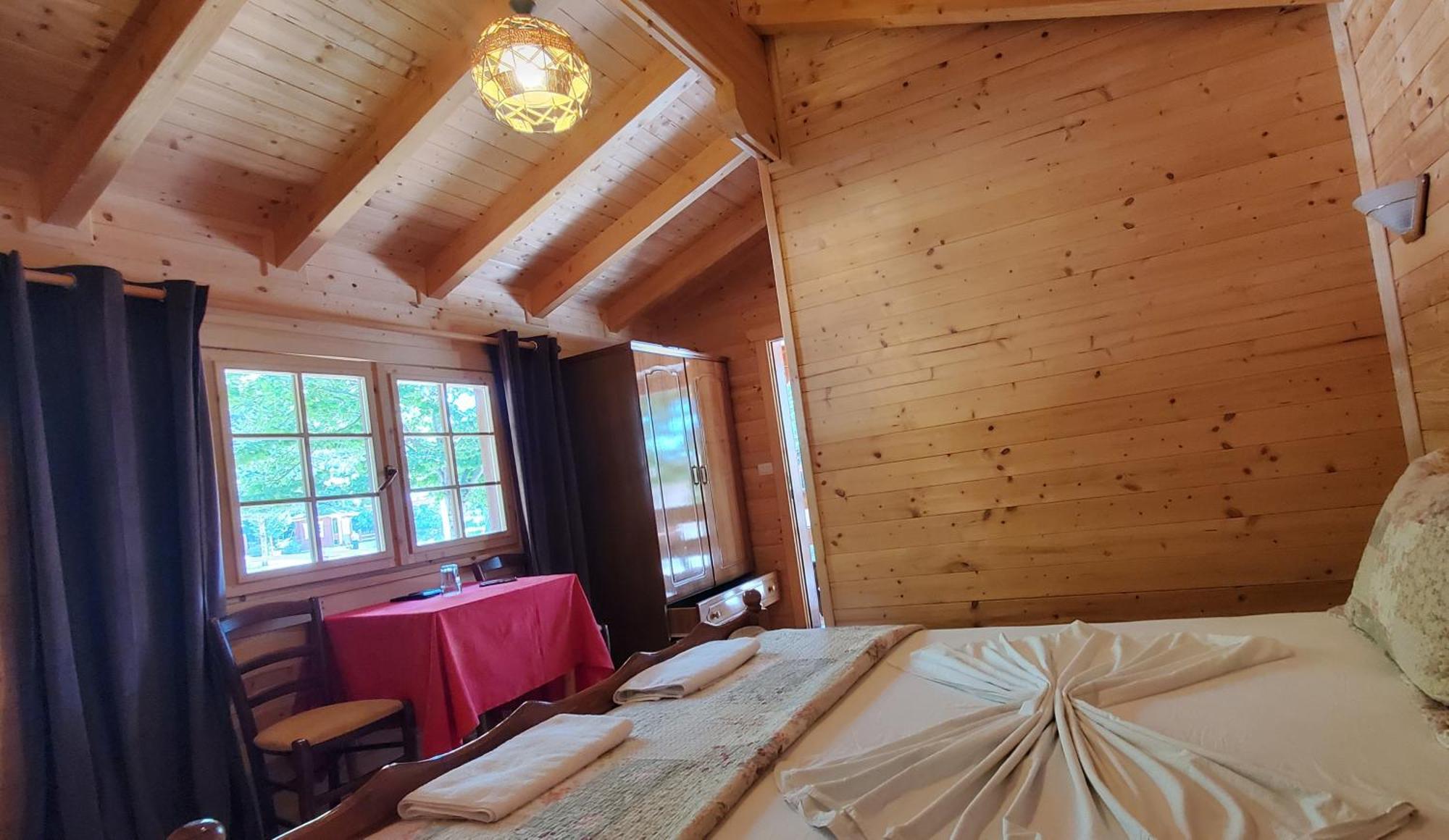 Hotel Panorama Dajti エクステリア 写真