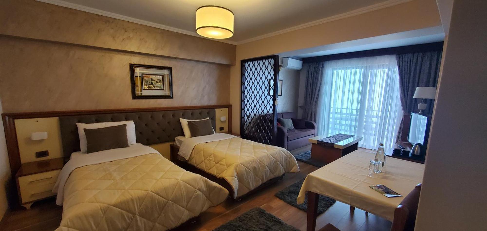 Hotel Panorama Dajti エクステリア 写真
