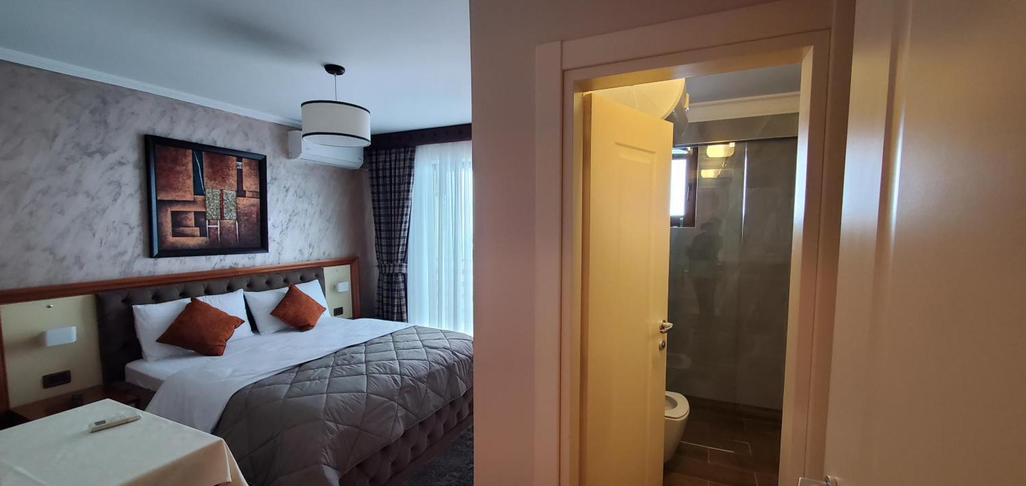 Hotel Panorama Dajti エクステリア 写真